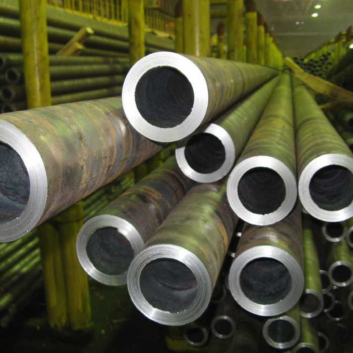 Труба бесшовная горячедеформированная 377х10 мм